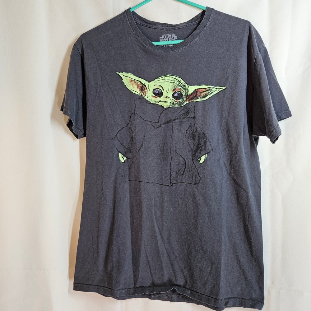 Star Wars The Mandalorian Baby Yoda‎ Graphic T-Shirt Gray Medium